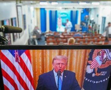 Suspenden-a-Gabriel-Perez-operador-del-teleprompter-de-Trump-por-presuntas-apuestas-en-Kalshi