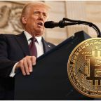 Trump-declara-mas-de-1200-mdd-en-ingresos-ligados-a-criptomonedas-segun-su-divulgacion-financiera