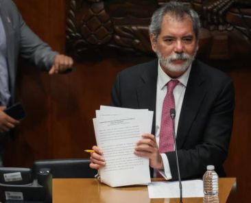 Edgar-Amador-defiende-ante-el-Senado-una-politica-de-crecimiento-con-bienestar