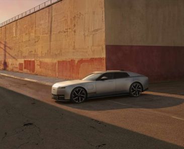 Jaguar-Type-01-el-nuevo-GT-electrico-de-mas-de-1000-hp-debuta-en-Nueva-York