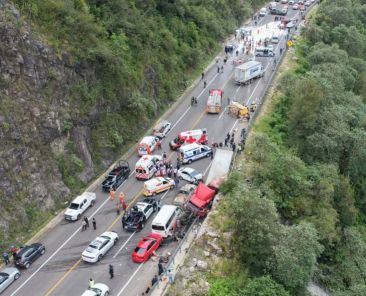 carambola-en-autopista-de-chiapas-deja-dos-muertos-y-14-lesionados