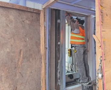 dos-elevadores-del-jardin-flotante-de-tlalpan-siguen-en-instalacion